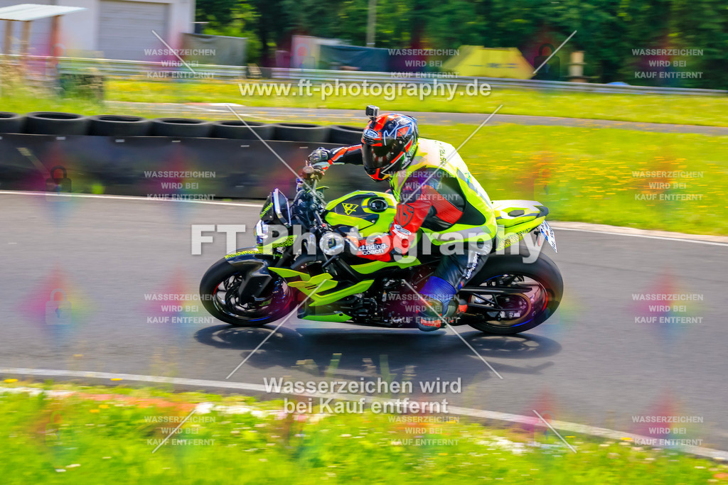 VBK-8042 | Hier findet Ihr Bilder von Touristenfahrten auf der Nürburgring Nordschleife oder von anderen Veranstaltungen die ich besucht habe. Viel Spass beim Durch Schauen 