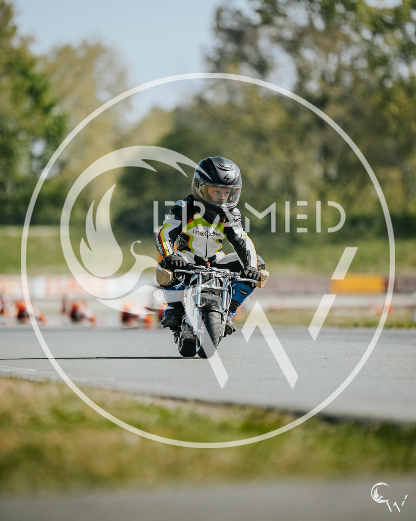 modeka-15 | cw-framed