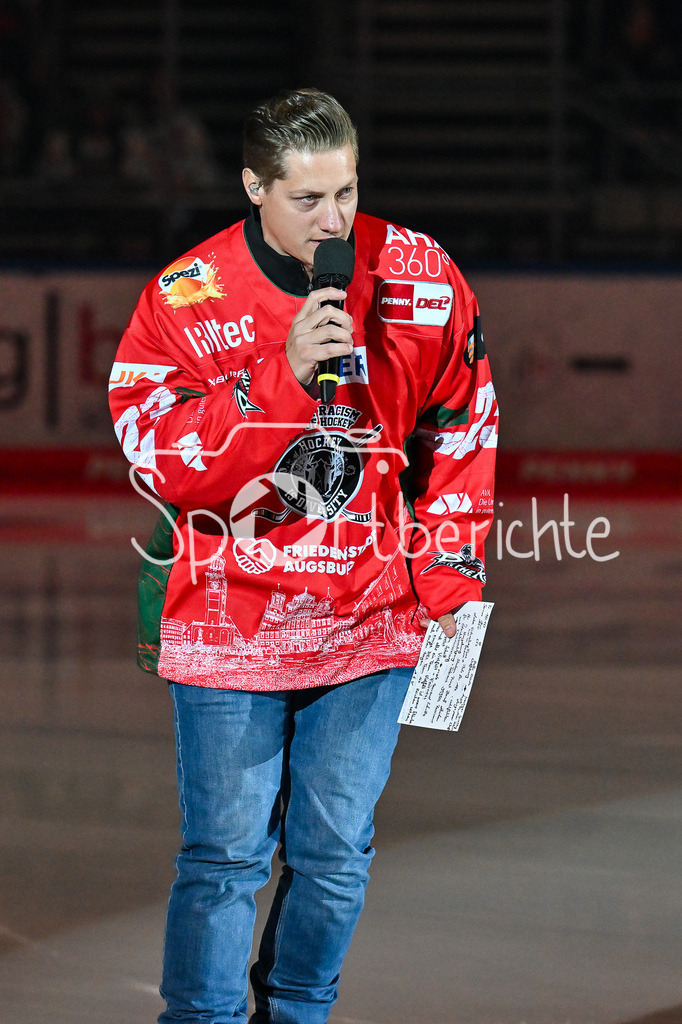 Augsburger Panther - Grizzlys Wolfsburg | Im Bild Stadionsprecher Alex DUSSMANN / Einzelfoto / Freisteller / DEL: Augsburger Panther - Grizzlys Wolfsburg; Curt Frenzel Stadion am 10.10.2025