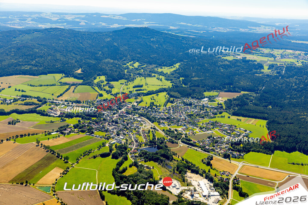 Das Luftbild zeigt :  Tröstau - Die Luftaufnahme wurde 2023 vom UL-Flugzeug aus erstellt ( keine Drohne ) - Hochauflösende Luftaufnahme - Für grossformatige Ausdrucke geeignet. Die Geschenkidee !Mit Lizenz und Bildrechte bestellbar