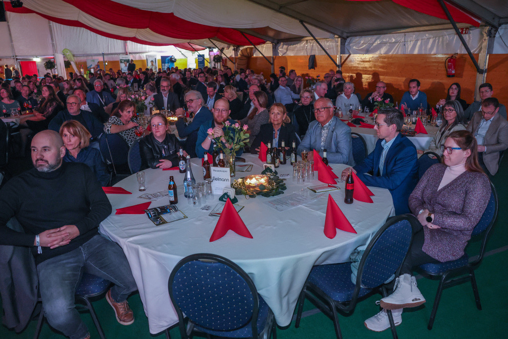 top-top.de250214-147 | Die 3. Weseler SportNacht, die große Sportgala mit Ehrungen der Weseler Sportler des Jahres 2024 findet am Freitag, den 14.02.2025 im Festzelt an der Rheinpromenade statt.Foto: Erwin Pottgiesser