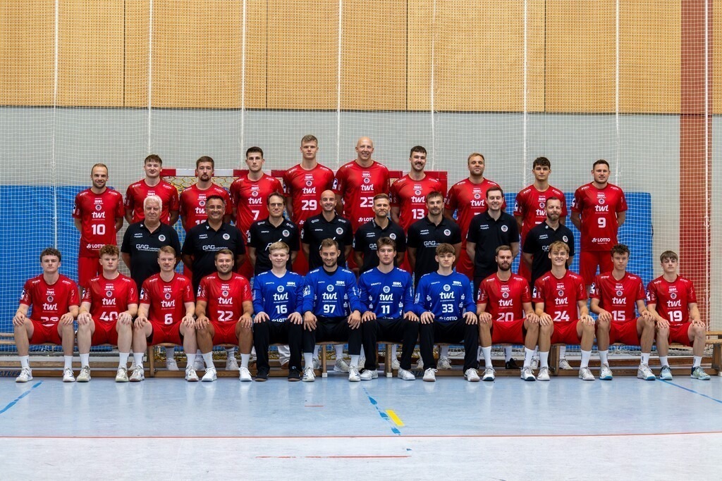 Die Mannschaft der Eulen Ludwigshafen (2. Handball-Bundesliga) für die neue Saison 2025/2026 | Die Mannschaft der Eulen Ludwigshafen (2. Handball-Bundesliga) für die neue Saison 2025/2026 - Realisiert mit Pictrs.com