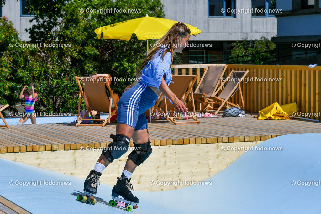 Deutschland_ Baden-Wuerttemberg_ Stuttgart_ 09.08.2025-6 | 09.08.2025, Deutschland, GER, Baden-Wuerttemberg, Stuttgart, im Bild Themenbild, Stadtansichten, Inlineskater, Skateranlage, Skatepark, Rollen, Rampen, Halfpipe, Pump Track, Spass, Sport, Discoroller, Maedchen, Tricks, Geschwindigkeit, Helm, Schutzkleidung, Freizeit, Bewegung, Urban Sports, Streetstyle, Balance, Fahrtechnik, Sportplatz, Spruenge, Rail, Asphaltflaeche, Jugendkultur, Action, Fitness, Funpark, Outdoor-Aktivitaet, Feature, Symbolbild 
