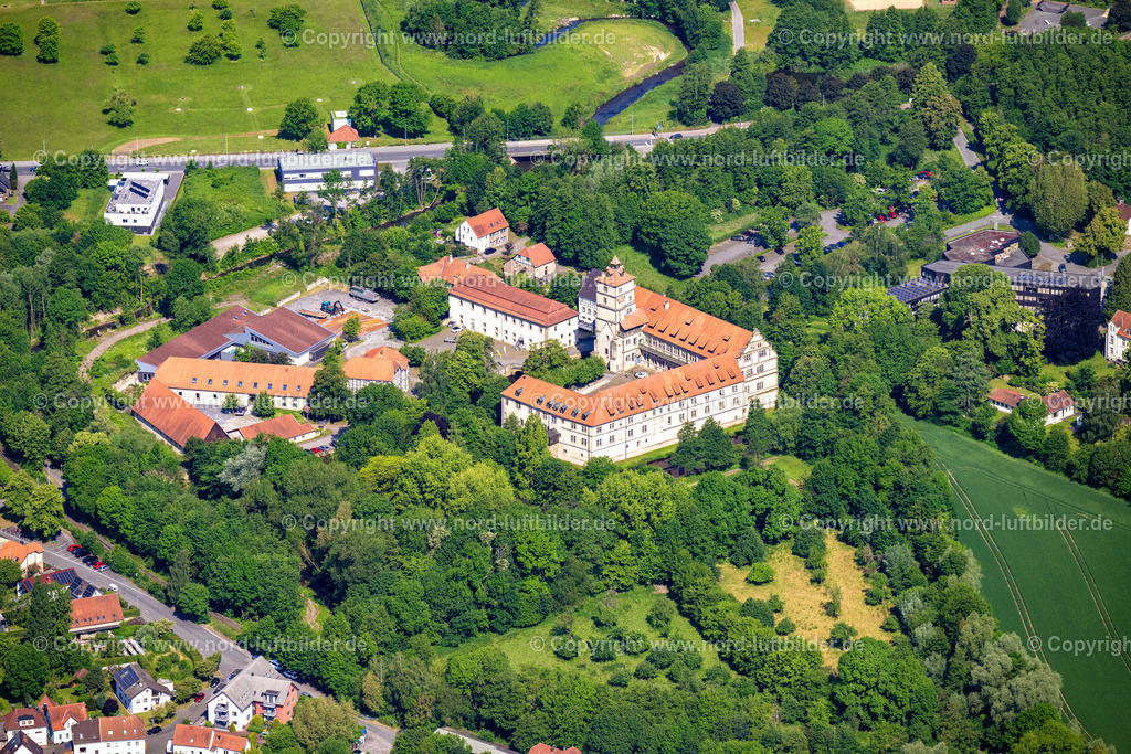 Lemgo_Schloss_Brake_Wasserschloss_ELS_0542050623 | LEMGO 05.06.2023 Palais des Schloss Brake an der Schloßstraße im Ortsteil Brake in Lemgo im Bundesland Nordrhein-Westfalen, Deutschland. Weiterführende Informationen bei: Weserrenaissance-Museum Schloss Brake. // Palace Brake on Schlossstrasse in the district Brake in Lemgo in the state North Rhine-Westphalia, Germany. Further information at: Weserrenaissance-Museum Schloss Brake. Foto: Martin Elsen
