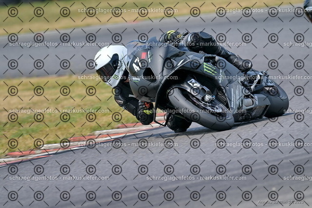25bt04-1627 | markuskiefer.com - Realisiert mit Pictrs.com