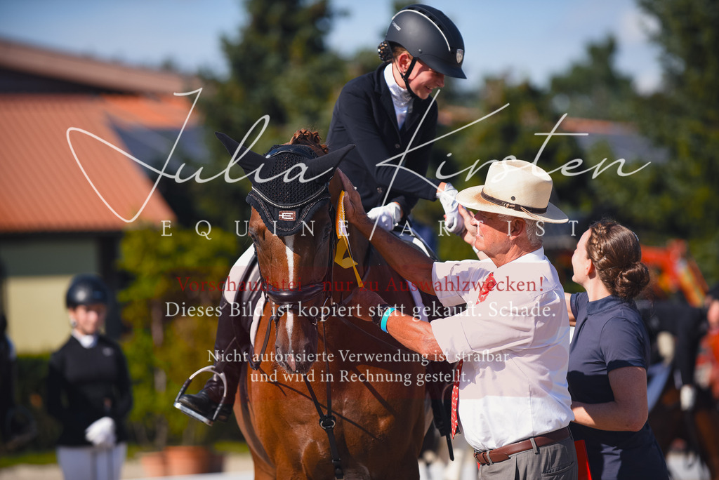 DSC_0185 | Pferde- und Turnierfotografie in Westsachsen. Pferdeportraits, Auftragszeichnungen und intuitive Kunst.