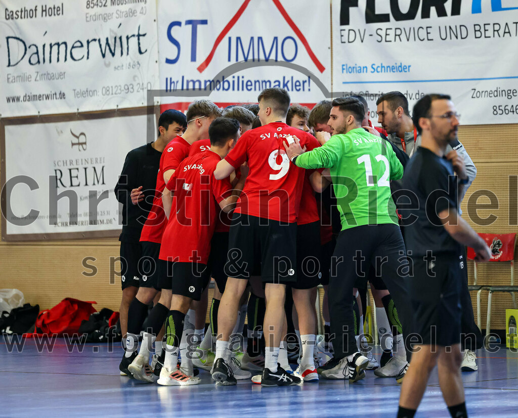 2022-12-17_002_SV_Anzing_gegen_TSV_Simbach | Anzing, Deutschland, 17.12.2022:
Handball, Bayernliga männliche A-Jugend 2022 / 2023, 9. Spieltag, SV Anzing gegen TSV Simbach, Endergebnis: 39:30

Felix Vogt (SV Anzing, #7), Andreas Lock (SV Anzing, #9), Torwart Tobias Baumann (SV Anzing, #12)

Foto: Christian Riedel / fotografie-riedel.net