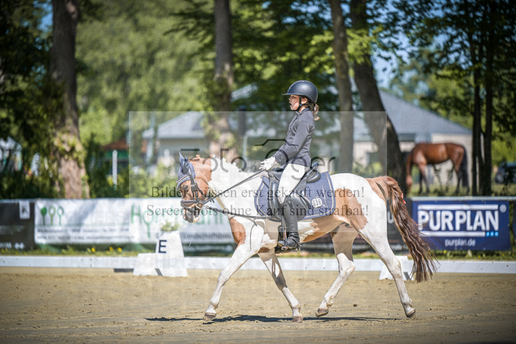 DOS_8019 | Entdecke hochwertige Reitturnierfotos von Foto Oger. Professionell, emotional und authentisch – jetzt Lieblingsmomente im Shop bestellen.Deutschlandweite Turnierfotografie. - Realisiert mit Pictrs.com