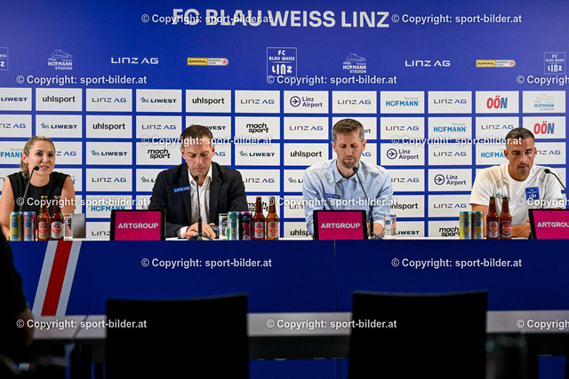 AUT, FC Blau Weiss Linz Pressekonferenz | 06.07.2025, Hofmann Personal Stadion Linz, AUT, Pressekonferenz FC Blau Weiss Linz Praesentation neuer Trainer, im Bild Laura Riener, Pressesprecherin FC Blau Weiss Linz, Christoph Peschek, Geschaeftsfuehrung FC Blau Weiss Linz (Blau Weiss Linz), Christoph Schoesswendter, Sportdirektor FC Blau Weiss Linz (Blau Weiss Linz), Mitja Moerec, Trainer FC Blau Weiss Linz (Blau Weiss Linz)