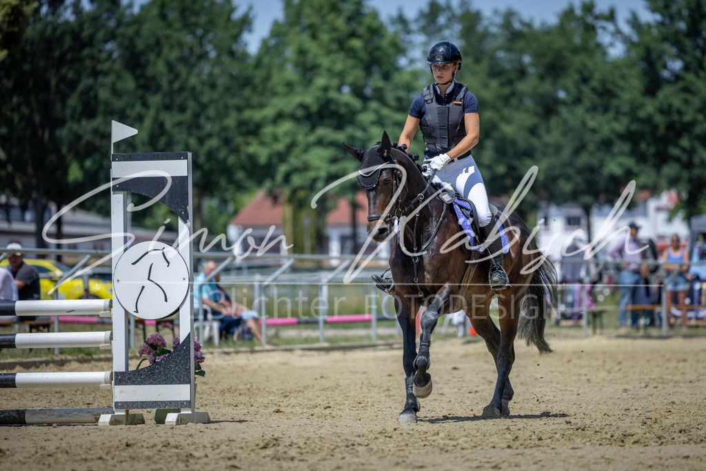 20260704-_3LI8592 | Tierfotografie Pferde, Hunde, Katzen, Haustiere.
Turnierfotografie Reitturniere, Reiten, Springreiten, Dressur in Hanau, dem Main-Kinzig-Kreis und dem Rhein-Main- Gebiet um Frankfurt