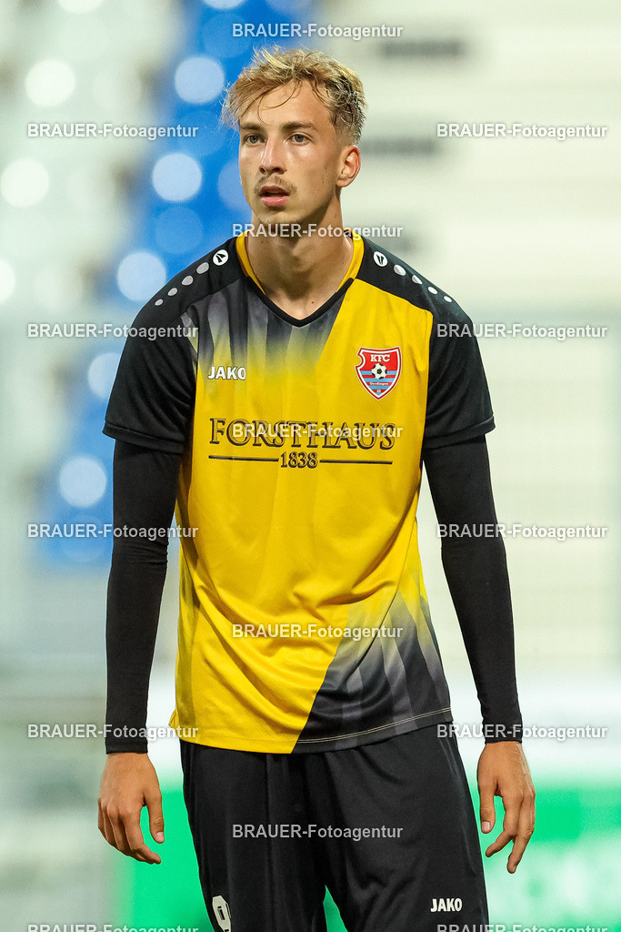 SB_KFCBAU_20250815_4868.JPG -  - KFC Uerdingen - SF Baumberg - Oberliga Niederrhein | Krefeld, Deutschland, 15.08.25: Etienne-Noel Reck (KFC Uerdingen) schaut während des Oberliga Niederrhein Spiels zwischen KFC Uerdingen - SF Baumberg in der Grotenburg Stadion am 15. August 2025 in Krefeld, Deutschland. (Foto von Stefan Brauer/Brauer-Fotoagentur)