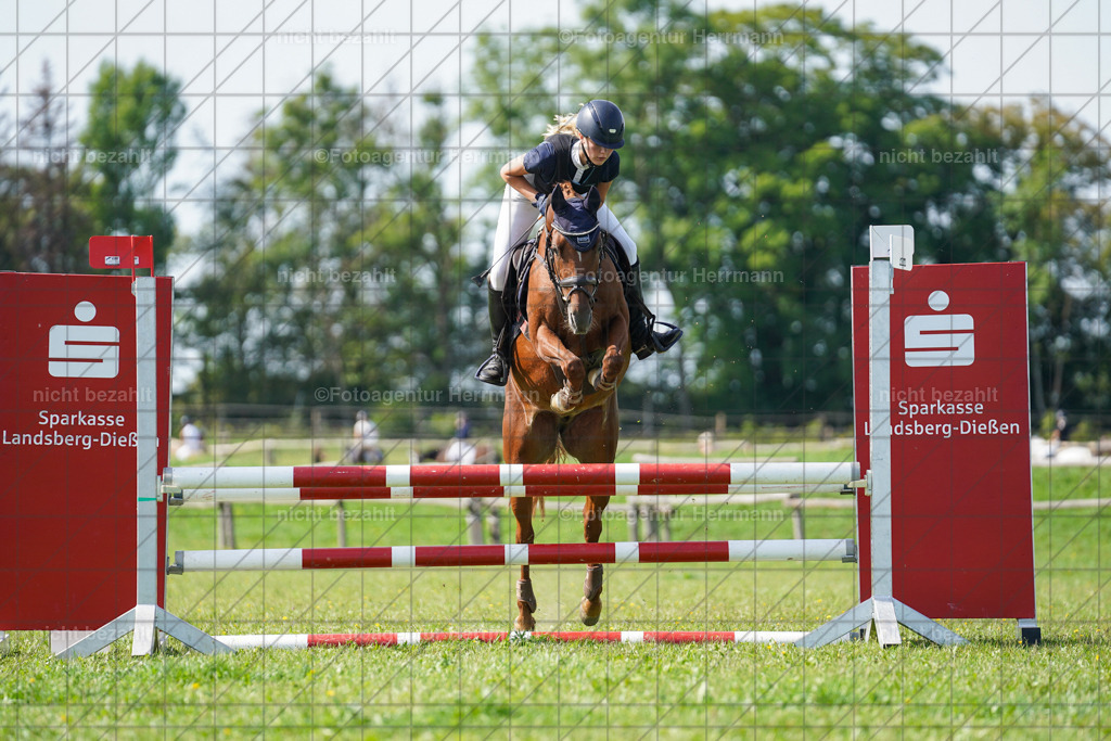 20230917-FAH09460 | Landsberg am Lech, 2023, Kaufbeuren, Kempten, Allgäu, Turnierfotografen Bayern, Fotoagentur Herrmann, Turnierbilder, Reitsport Fotos, Pferdefotograf, Augsburg, Bad Tölz, Dachau, Karlsfeld, Memmingen, Buchloe, Schwabmünchen