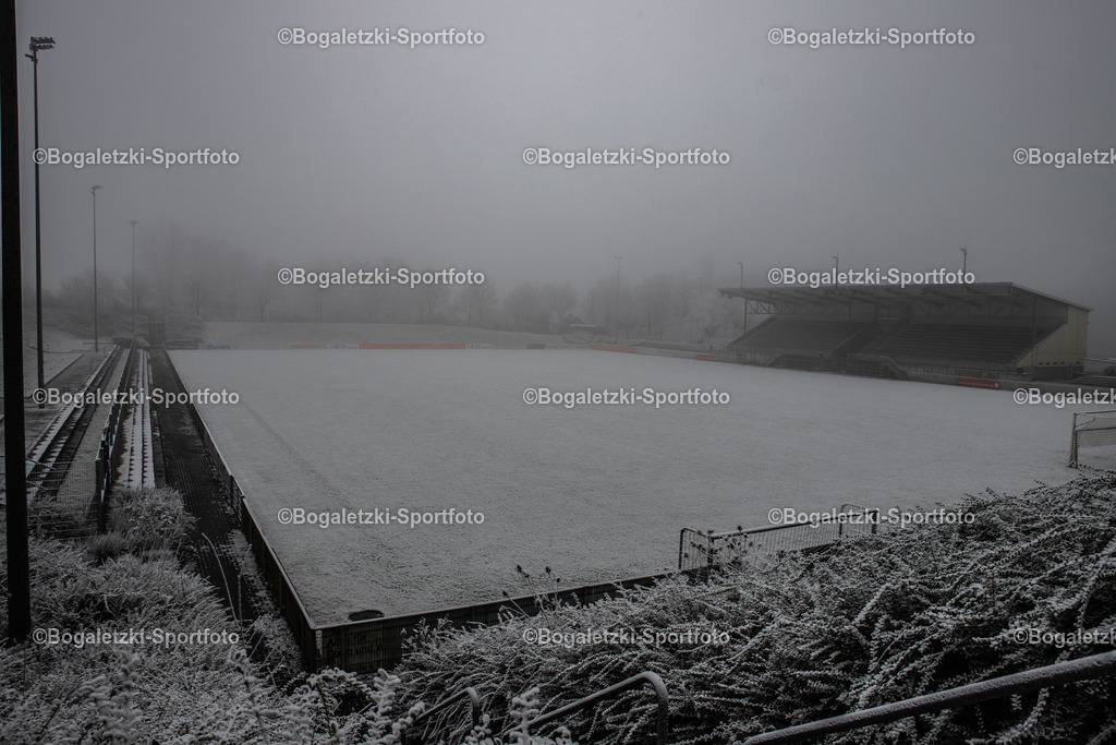 PCC-Stadion, Duisburg | Blick in das verschneite PCC-Stadion - Realisiert mit Pictrs.com