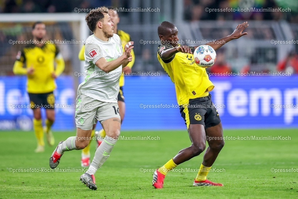 BVB13012601082 | 13.01.2026, Fußball, Borussia Dortmund - SV Werder Bremen,, 1. Fußball Bundesliga, 17. Spieltag, Signal Iduna Park, Saison 2025 2026: Senne Lynen (SV Werder Bremen #14) im Zweikampf gegen  Serhou Guirassy (BVB #09)  DFB regulations prohibit any use of photographs as image sequences and or quasi-video.