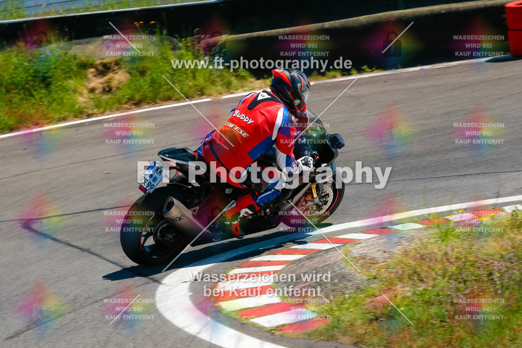 Moto-TeamOBK-22115 | Hier findet Ihr Bilder von Touristenfahrten auf der Nürburgring Nordschleife oder von anderen Veranstaltungen die ich besucht habe. Viel Spass beim Durch Schauen 
