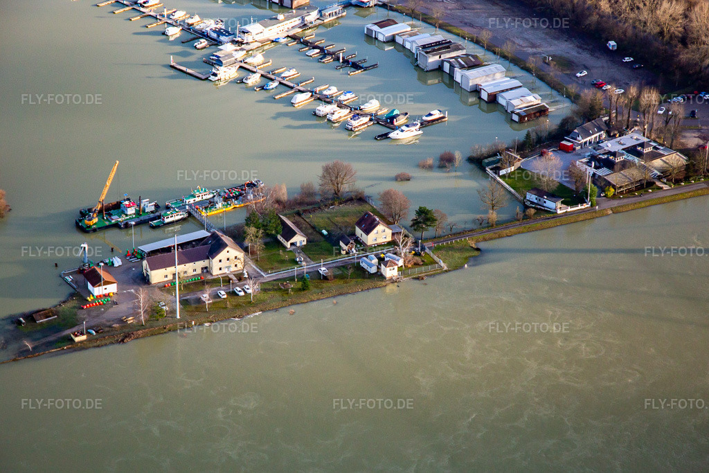 Luftbild: Überflutetes Wasserstraßen- und Schifffahrtsamt Maxau bei Rhein-Hochwasser im Ortsteil Knielingen in Karlsruhe im Bundesland Baden-Württemberg in Deutschland. Foto: IMG_139331.jpg vom 16.12.2023 durch Werner Riehm/FLY-FOTO.de