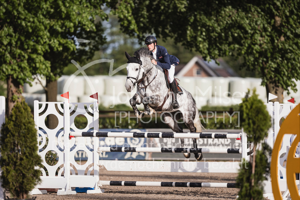 250506_Mühlen_Youngster-M-608 | Deine schönsten Turniermomente als professionelle Fotos! Entdecke hochwertige Pferdesport-Fotografie im Online-Shop. Jetzt Fotos finden & bestellen!