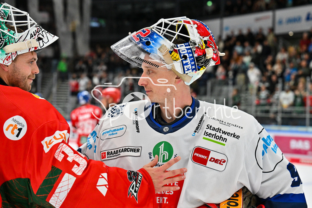 Augsburger Panther - Iserlohn Roosters | Hier verabschieden sich Michael GARTEIG (Augsburger Panther 34 und Andreas JENIKE (Iserlohn Roosters 92) freundschaftlich nach dem Spiel / Penny DEL: Augsburger Panther - Iserlohn Roosters; Curt Frenzel Stadion am 21.09.2025