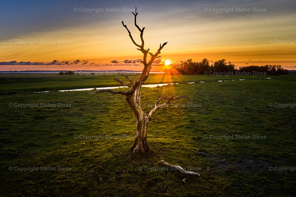 DJI_0859 1 | Findlinge im Eis, Zeesenboote bei der Traditionsregatta, eine Seebrücke im Sonnenaufgang - mit den Bildern aus dieser Galerie erhalten Sie wunderschöne Aufnahmen über das ganze Jahr. Ein tolles Produkt zum Verschenken, Werben oder zum Träumen vom nächsten - Realisiert mit Pictrs.com