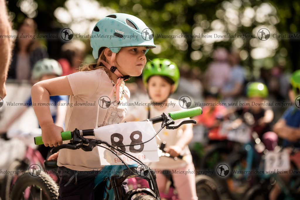 Eierlesen 2026 | Sie wurden bei einem Event oder Sportanlass fotografiert? Hier finden sie ihre Bilder! - Realisiert mit Pictrs.com