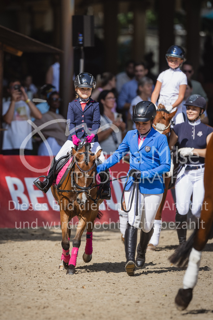 230910_OWLCh_Führzügel-145 | Deine schönsten Turniermomente als professionelle Fotos! Entdecke hochwertige Pferdesport-Fotografie im Online-Shop. Jetzt Fotos finden & bestellen!