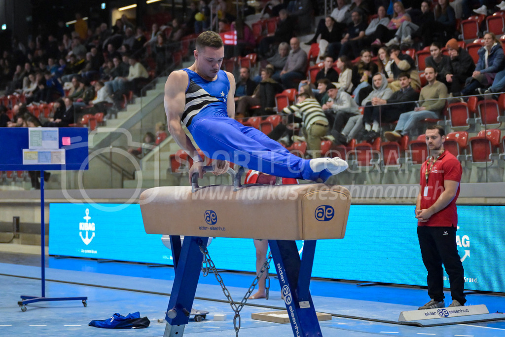 Schweizer Meisterschaften Kunstturnen Mannschaften Männer (A) - 22. November 2025 | Schweizer Meisterschaften Kunstturnen Mannschaften Männer (A)AXA Arena, WinterthurBild: Sportfotografie Markus Aeschimann | www.markus-aeschimann.ch - Realisiert mit Pictrs.com