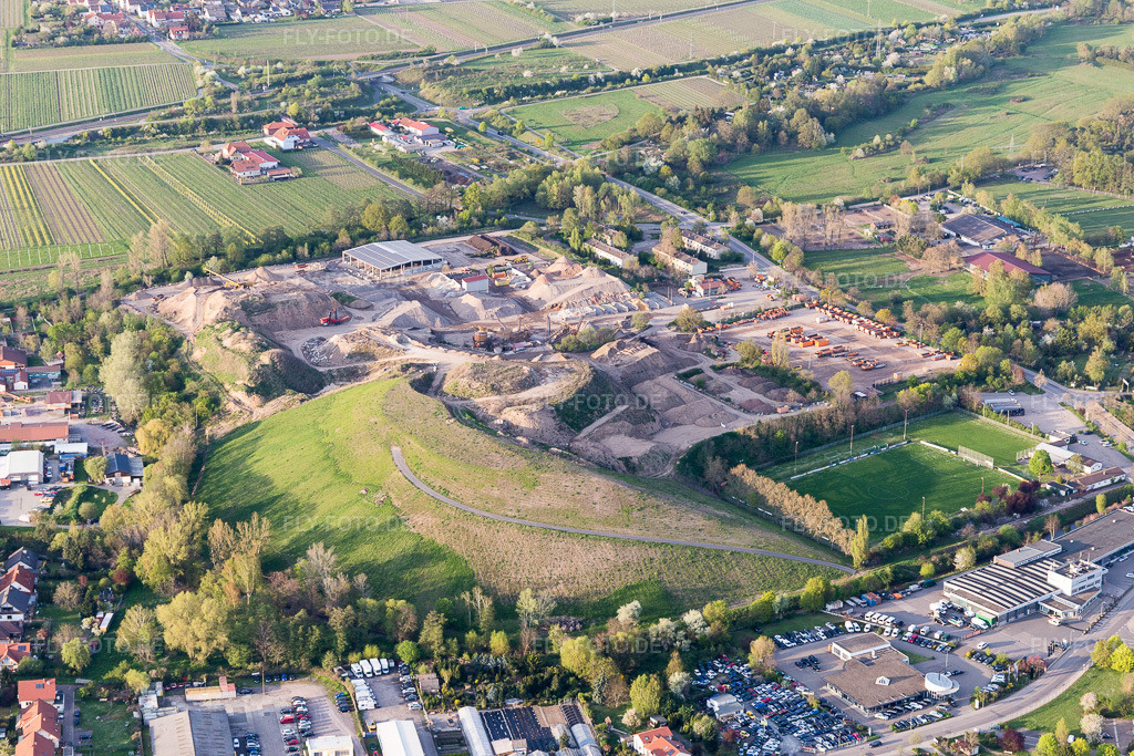 Luftbild: Monte Scherbelino in Neustadt an der Weinstraße im Bundesland Rheinland-Pfalz in Deutschland. Foto: IMG_106617.jpg vom 17.04.2018 durch Werner Riehm/FLY-FOTO.de