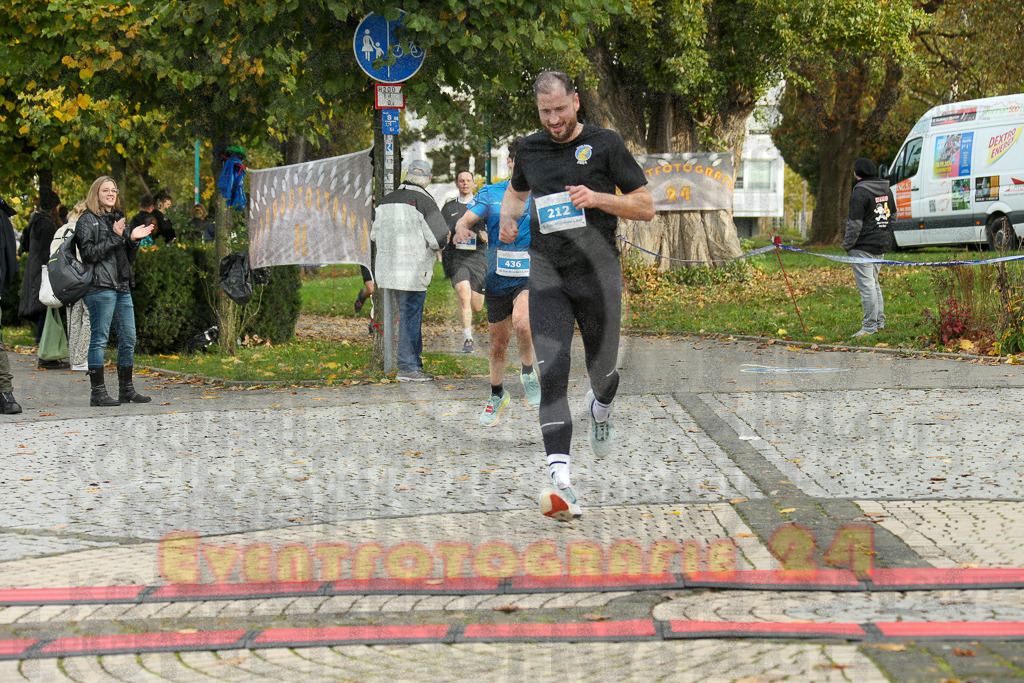 241020_1005_EX1_7674 | Sportfotografie im Rhein-Sieg Kreis, Köln, Bonn, NRW, Rheinland Pfalz, Hessen, etc. Unser Tätigkeitsfeld umfasst den Laufsport vom Volkslauf über den Marathon, Duathlon, Triathon bis zum Ultralauf wie Kölnpfad Ultra oder Schindertrail.