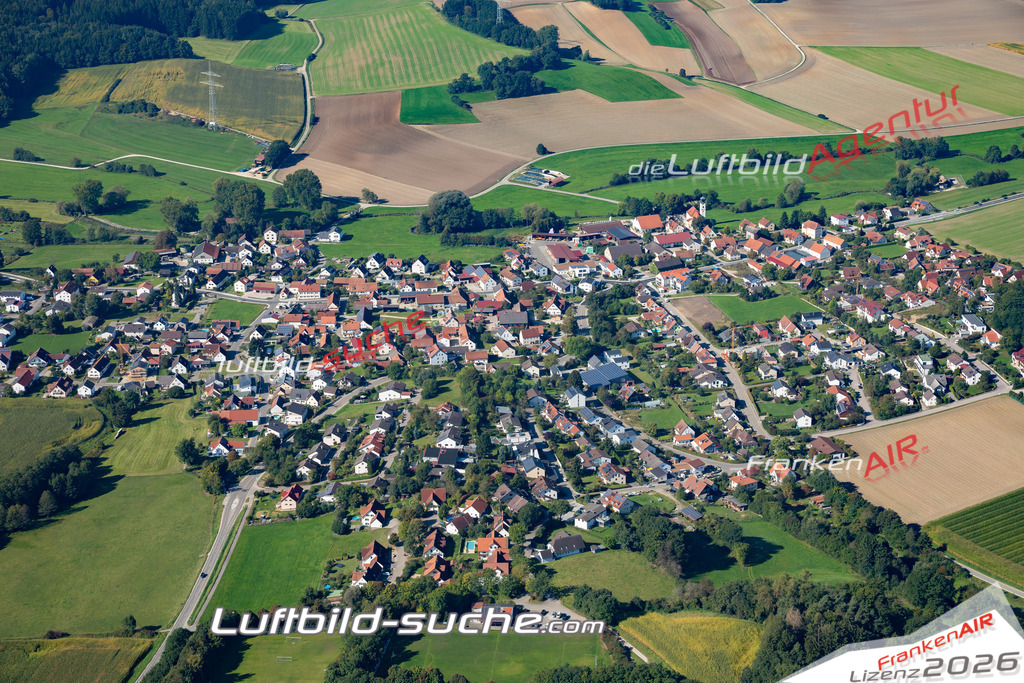 Aktuelles Luftbild von Klingen Aichach Kauf mit Lizenz / Bildrechten möglich- Die Luftaufnahme wurde 2021 mittels UL-Flugzeug erstellt ( keine Drohne ) - hochauflösende Kamera-Systeme von  Canon -Beste Qualität - Für grossformatige Ausdrucke geeignet. Die Geschenkidee !