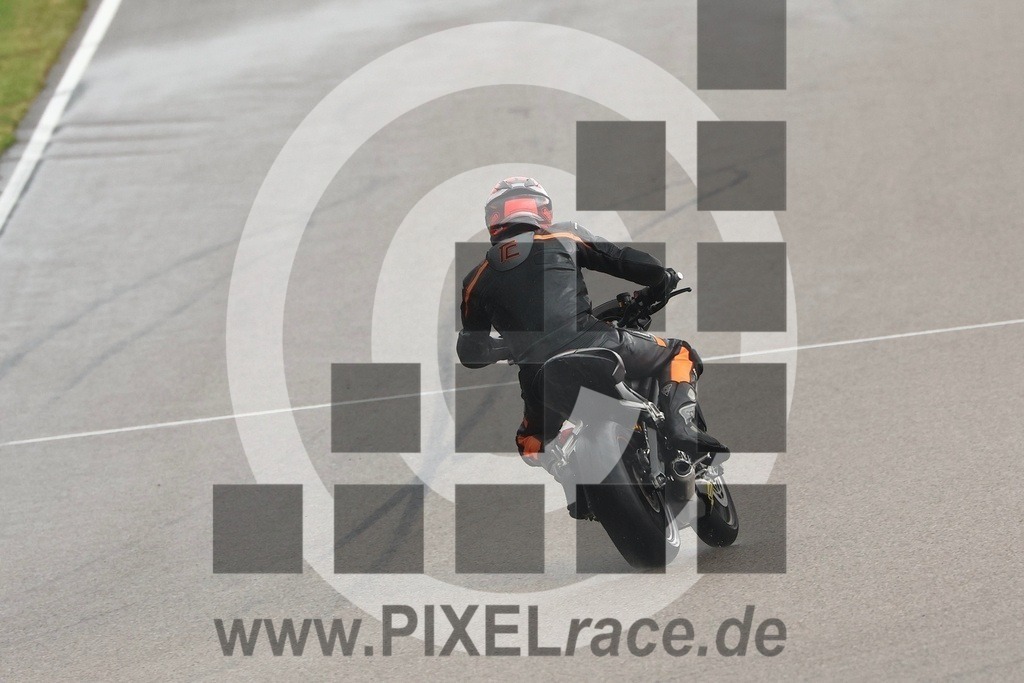 0223-PXR50181 | Schöne Erinnerungen an spannende Momente - das festzuhalten ist unser Job. PIXELrace.de ist seit 2003 auf den Rennstrecken Europas unterwegs um die Action draußen beim Fahren und die wunderbare Stimmung imm Fahrerlager für euch einzufangen.