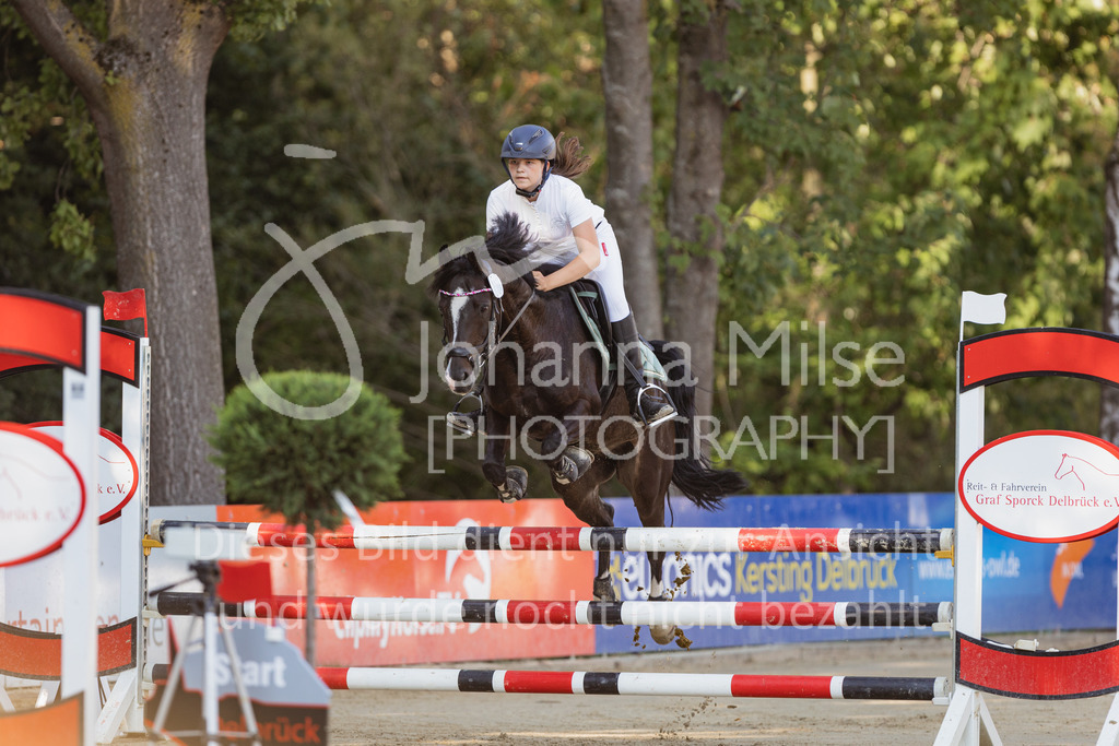 220825_Delbrueck_PonyTrophy-125 | Deine schönsten Turniermomente als professionelle Fotos! Entdecke hochwertige Pferdesport-Fotografie im Online-Shop. Jetzt Fotos finden & bestellen!