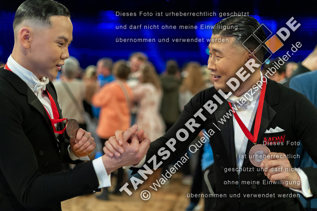 20251206-06415 | Hier finden Sie Tanz Bilder vom Latein und Standard Formationen tanzen. Sportbilder vom Tanzsport. Schöne Fotos und von Weltmeisterschaft, Europameisterschaft, Bundesliga, Regionalliga, Oberliga und Landesliga sowie von GOC Stuttgart, DanceComp, WM Bremen