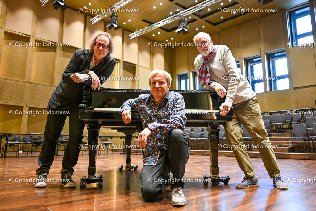 Musiktheater Linz_ Schlag_ Brugger_ Trawoeger_ 19.10.2023-1 | 19.10.2023, Musiktheater Linz, AUT, Musiktheater Linz, Schlag, Brugger, Trawoeger, im Bild Norbert Trawoeger, 
Peter Brugger, Wolfgang Schlag (Kurator)