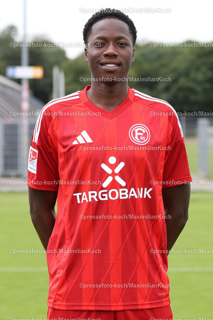 Due2BL25072401104 | King Samuel Manu; Fortuna Düsseldorf; 2. Bundesliga, Porträttermin 2024/2025