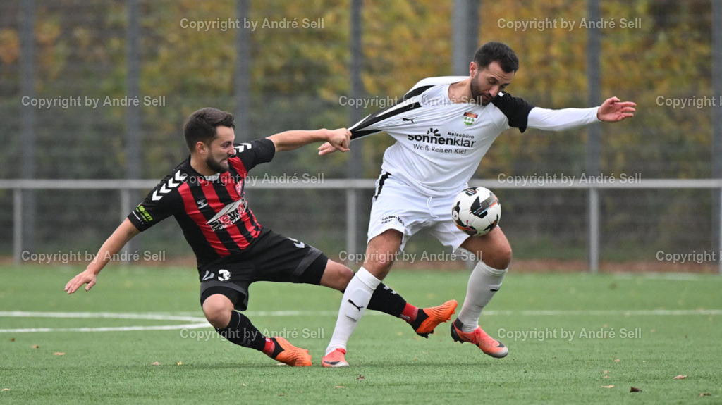TSV Kronshagen vs TSV Kropp | Erdogan Cumur (TSVK #9) / Sven Thomsen (Kropp #3) - Fußball-Landesliga Schleswig Männer 2024/2025 / TSV Kronshagen vs TSV Kropp / Suchsdorfer Weg 68, Sportzentrum Platz 4 / 24119 Kronshagen / 16.11.24 - Realisiert mit Pictrs.com