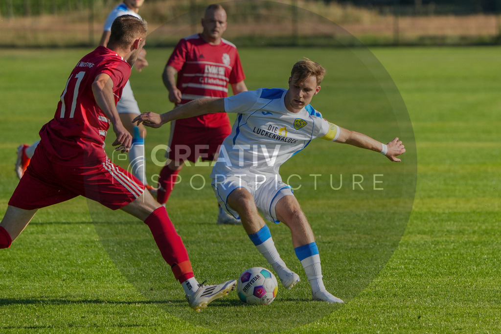 Fußball, Herren, Freundschaftsspiel, Testspiel, SG 1910 Woltersdorf vs. FSV 63 Luckenwalde, Freitag 20.06.2025, Sportplatz Woltersdorf, | Fußball, Herren, Freundschaftsspiel, Testspiel, SG 1910 Woltersdorf vs. FSV 63 Luckenwalde, Freitag 20.06.2025, Sportplatz Woltersdorf, Im Bild: Fabio Schneider (Luckenwalde) - Realisiert mit Pictrs.com
