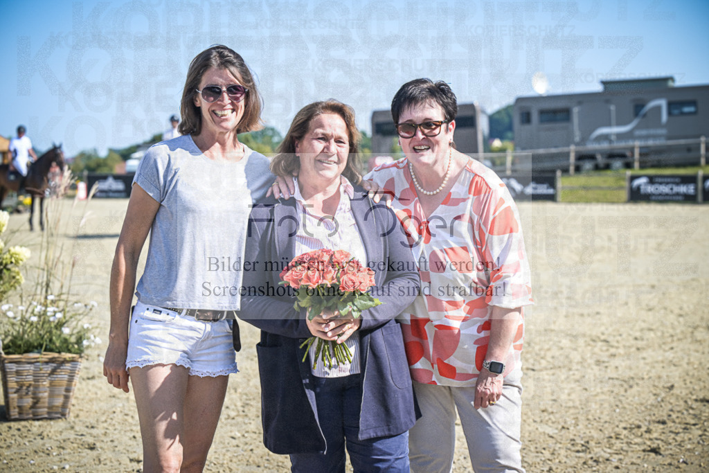 DOS_0122 | Entdecke hochwertige Reitturnierfotos von Foto Oger. Professionell, emotional und authentisch – jetzt Lieblingsmomente im Shop bestellen.Deutschlandweite Turnierfotografie. - Realisiert mit Pictrs.com