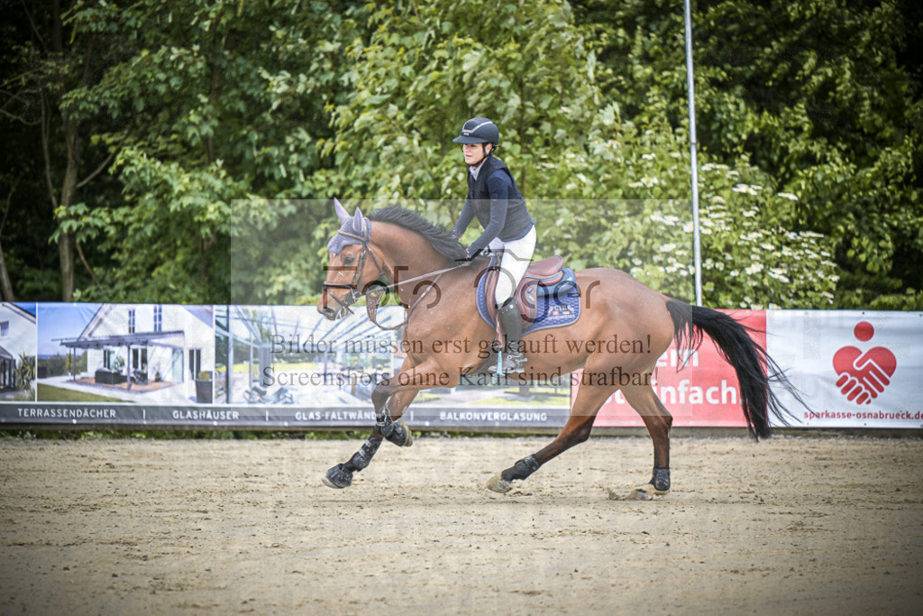 DOS_3558 | Entdecke hochwertige Reitturnierfotos von Foto Oger. Professionell, emotional und authentisch – jetzt Lieblingsmomente im Shop bestellen.Deutschlandweite Turnierfotografie. - Realisiert mit Pictrs.com