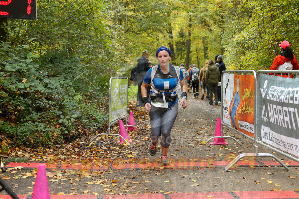 251026_1340_EX1_3832 | Sportfotografie im Rhein-Sieg Kreis, Köln, Bonn, NRW, Rheinland Pfalz, Hessen, etc. Unser Tätigkeitsfeld umfasst den Laufsport vom Volkslauf über den Marathon, Duathlon, Triathon bis zum Ultralauf wie Kölnpfad Ultra oder Schindertrail.