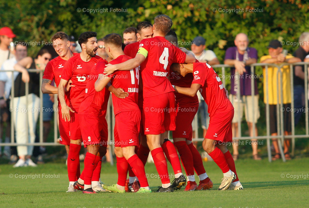 A_LUI_280824_06 | SPORT FUSSBALL UNIQA OEFB CUP 2024 2.RUNDE ASKOE OEDT-WIENER AUSTRIA 28.08.2024 IM BILD: DIE SPIELER VON ASKOE OEDT JUBELN UEBER DAS 1:0 FOTO:FOTOLUI