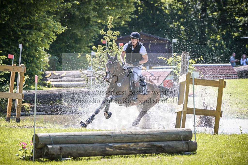 DOS_4512 | Entdecke hochwertige Reitturnierfotos von Foto Oger. Professionell, emotional und authentisch – jetzt Lieblingsmomente im Shop bestellen.Deutschlandweite Turnierfotografie. - Realisiert mit Pictrs.com