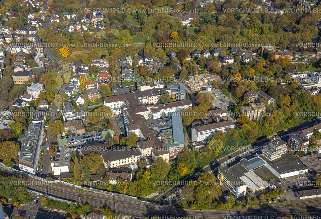 Bochum241016461 | Luftbild, Augusta Krankenanstalt Klinik, Parkhaus und Baustelle mit Neubau geriatrische Abteilung am Augusta Patientenpark, links Strahlentherapie Zentrum Bochum, Gleisdreieck, Bochum, Ruhrgebiet, Nordrhein-Westfalen, Deutschland