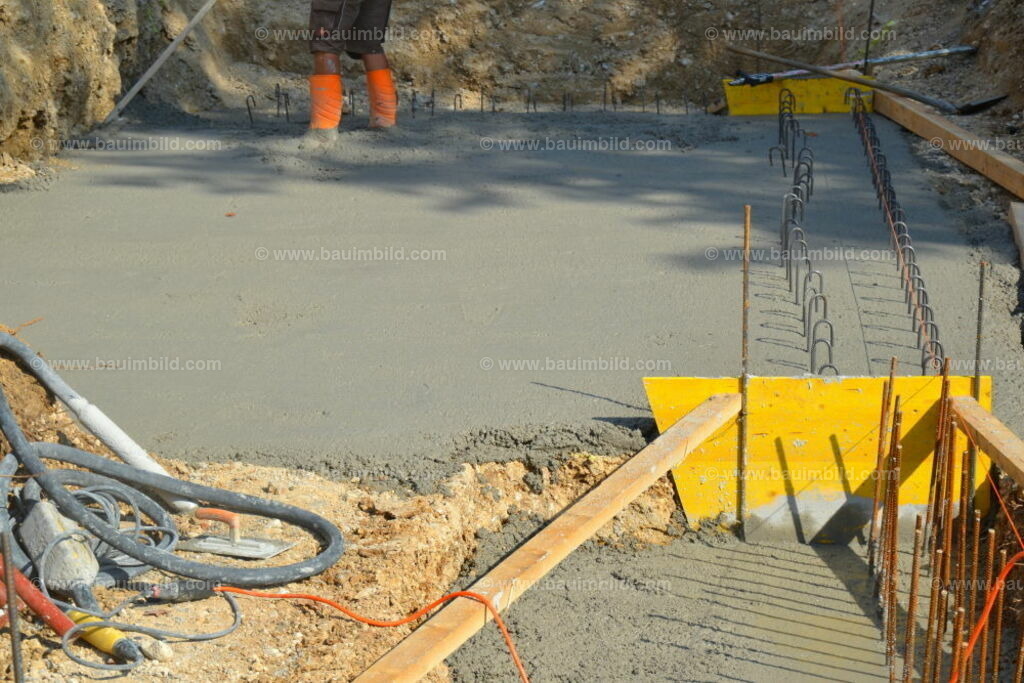 bib-lg04-betonarbeiten-0053 | Nach LV-Leistungsgruppen sortierte Detailfotos über den Bau eines Hauses. Alle Hausbau-Bilder direkt vom Urheber und Autor der Website Haus-Selber-Bauen.com