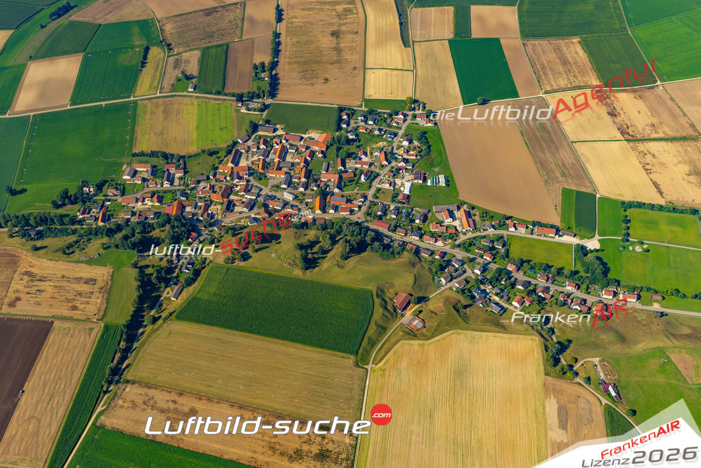 Das Luftbild zeigt : Illdorf Burgheim - Die Luftaufnahme wurde 2024 vom UL-Flugzeug aus erstellt ( keine Drohne ) - Hochauflösende Luftaufnahme - Für grossformatige Ausdrucke geeignet. Die Geschenkidee !Mit Lizenz und Bildrechte bestellbar