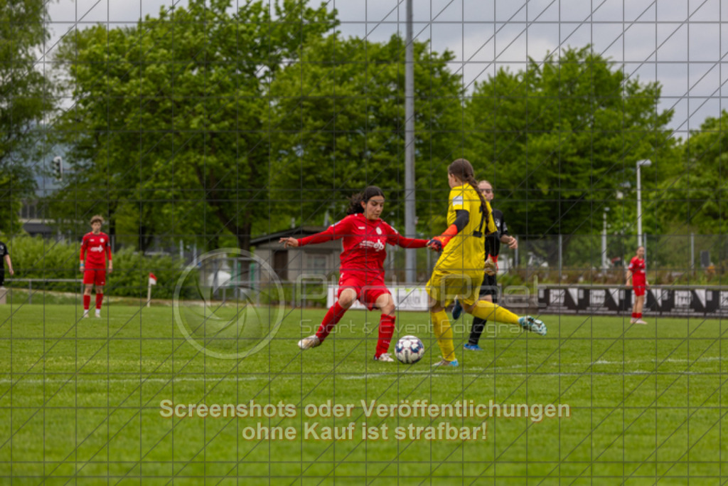 20250426_143847_0375 | Pelin Polat (1.FC Donzdorf #07)1.FC Donzdorf (rot) vs. FC Wittlingen (schwarz), Fussball, EnBW-Oberliga B -Juniorinnen, 20. Spieltag, Saison 2024/2025, Rasenplatz, Lautertal Stadion, Süßener Straße 16, 73072 Donzdorf, 26.04.2025 - 14:00 Uhr,Foto: PhotoPeet-Sportfotografie/Peter Harich