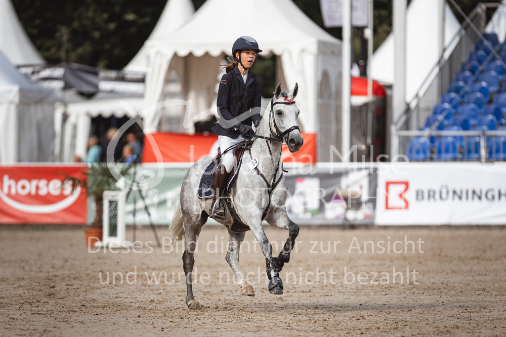 240906_BuCha_Pony-L-6j-242 | Deine schönsten Turniermomente als professionelle Fotos! Entdecke hochwertige Pferdesport-Fotografie im Online-Shop. Jetzt Fotos finden & bestellen!