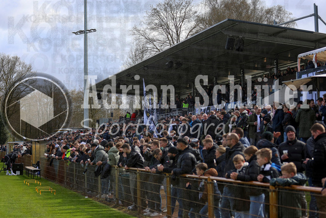 28.03.2026 GER, Fussball, Herren, Niederrhein Pokal Halbfinale, Saison 2025/2026, 1. FC Bocholt - MSV Duisburg | die Fans im vollen Stadion