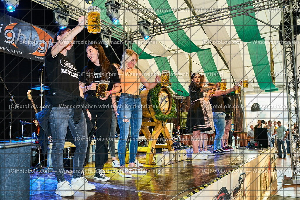 ALP5098_VOLKSFEST_Bieranstich_Starke Maedels | (C)FotoLois.com, Alois Spandl, BIERANSTICH im Festzelt beim WIESELBURGER VOLKSFEST mit den TSCHECHEN als Vorband und dem Auftritt von Die HIGHLIGHTS, Mi 28. Juni 2023.
