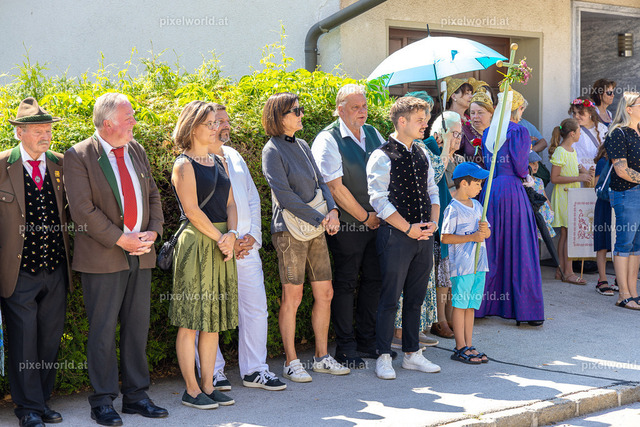 Fronleichnamsprozession mit Pfarrfest | Bildershop von pixelworld.at - Realisiert mit Pictrs.com