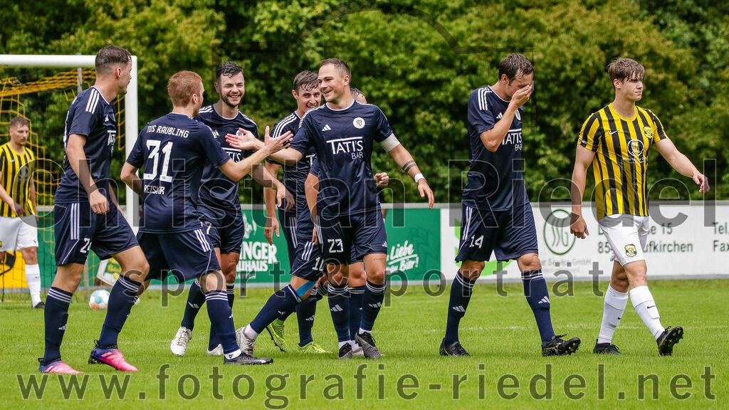 2023-07-29_084_FC_Moosinning_gegen_TuS_Raubling | Moosinning, Deutschland, 29.07.2023:
Fußball, Bezirksliga Oberbayern Ost 2023 / 2024, 1. Spieltag, FC Moosinning gegen TuS Raubling, Endergebnis: 0:7

Jubel nach dem Tor zum 0:3 durch Michael Gruber (TuS Raubling, #23)
Quirin Wolfrum (TuS Raubling, #24), Dominic Reisner (TuS Raubling, #31), Michael Gruber (TuS Raubling, #23), Lukas Schöffel (TuS Raubling, #14), Martin Buttstedt (FC Moosinning, #7)

Foto: Christian Riedel / fotografie-riedel.net